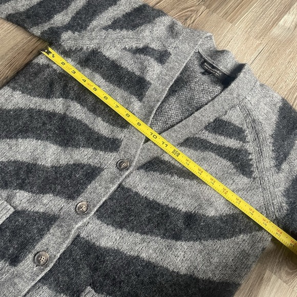 BANANA REPUBLIC Alpaca Wool Blend Cardigan Sweater Size XXS Zebra Print‎ Baggy - Picture 5 of 6
